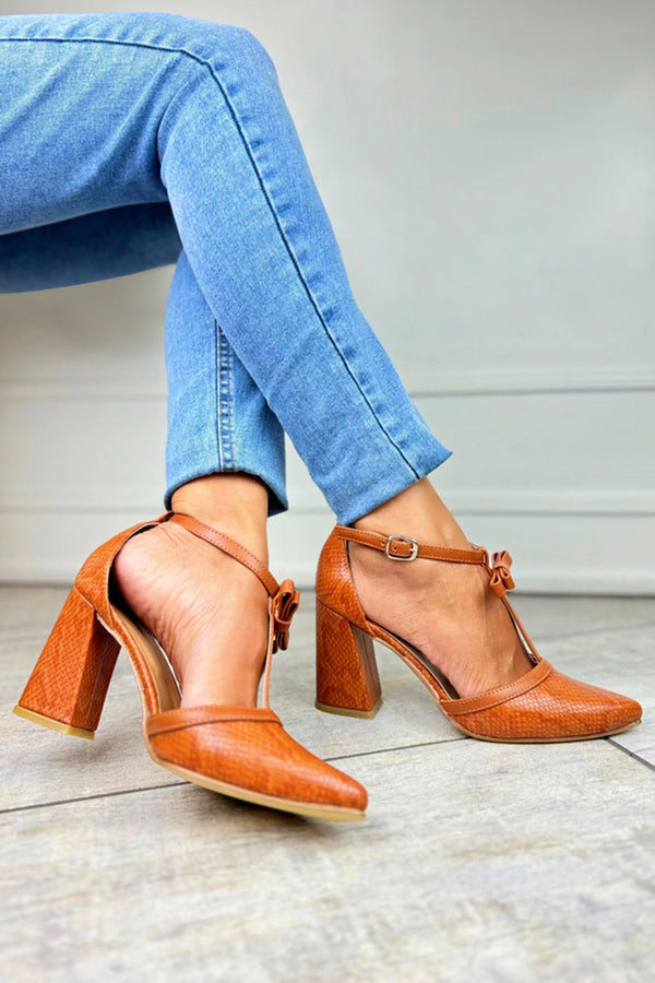 Ravella | Sandalias elegantes con correa cruzada y punta cuadrada