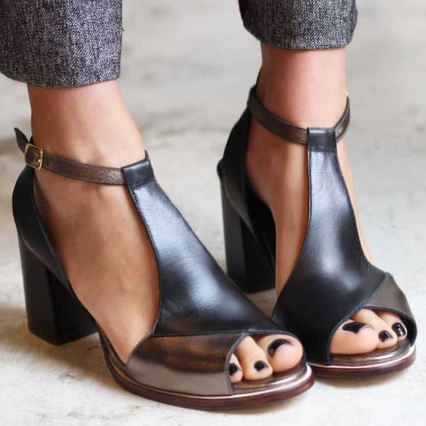 Zapatos de tacón con puntera de parches negros de la marca Nadaria