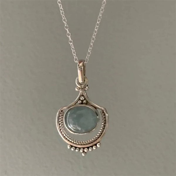 Collar de Piedra Verde Vintage