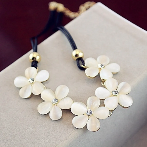 Collar Vintage Witte Bloem