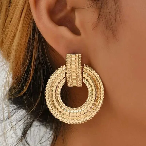 Elegantes Pendientes de Mandala Huecos de Oro