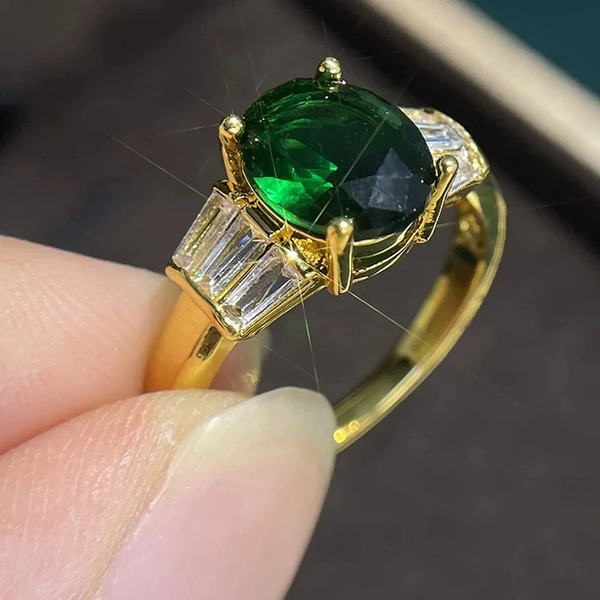 Anillo de Oro con Zircón Verde Vintage